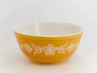 PYREX Butterfly Gold Mixing Bowl #403 Yellow -White Flowers 2 1/2 QT Vintage EX+