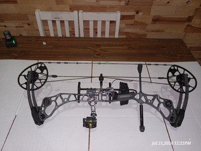 Halon 6 Mathews Bow 60 To 70 Pound, 27'' W/ A Mathews Drop Away Arrow Rest