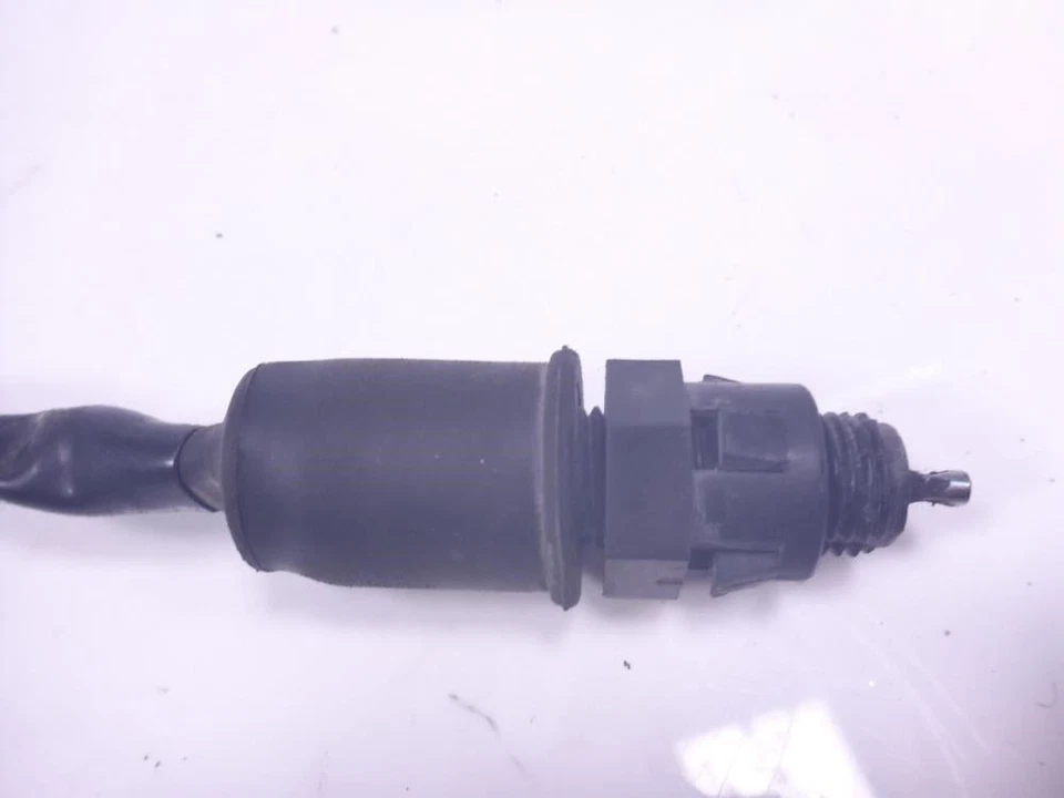 Sensor interruptor luz freno trasero Kawasaki Ninja EX 500 09 Foto 3 de 4