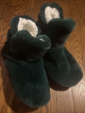 Fuzzy Green Slipper Booties Women  s 8-10 NWOT Elf Costume
