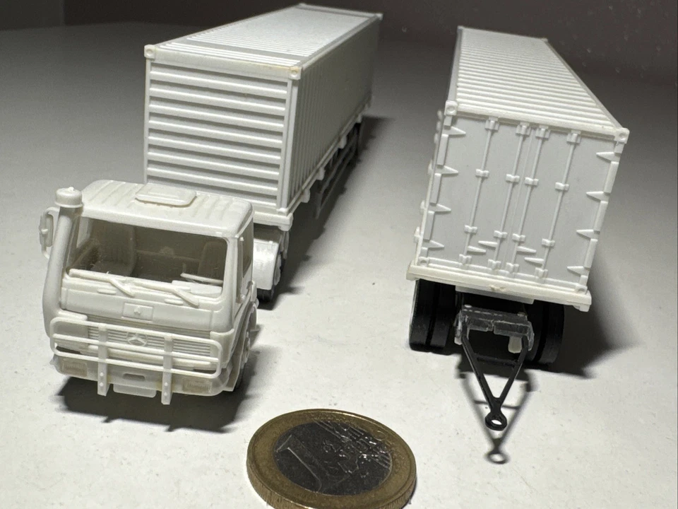 M744 Kibri MB Containerlastzug HZ Container HZ Road Train 1:87 H0 Gigaliner weiß - Bild 3 von 4