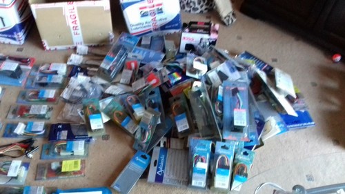 HUNDREDS OF NEW OLD STOCK CAR AUDIO RADIO LEADS & CONNECTORS - Picture 5 of 12