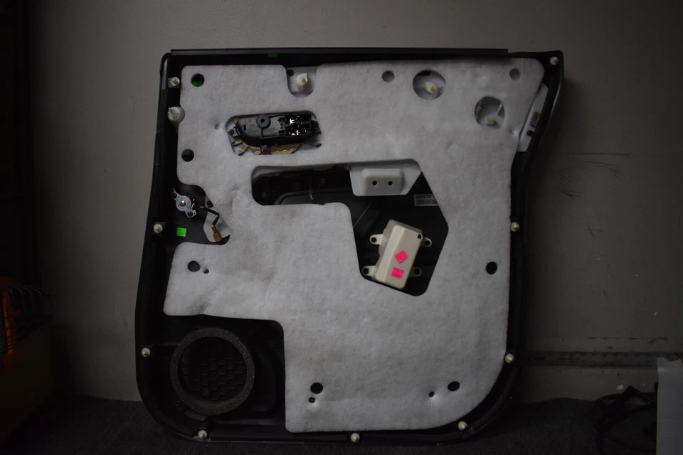 2016-2017 NISSAN TITAN INTERIOR REAR DOOR LEFT SIDE FACTORY OEM - Image 4 of 4