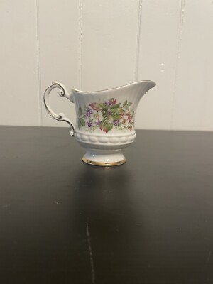 Vintage Queen's Bone China ROSINA England ''Wild Flowers'' CREAMER CUP
