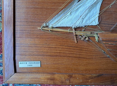 TRES BELLE DEMI COQUE DU BRICK NEGRIER L'OURAGAN / FABRIQUE AUX ILES MAURICES / - Foto 2 di 3