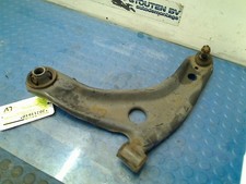 Triangle de suspension Toyota YARIS