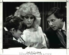 1989 Press Photo Karen Panek with lawyer Mary Cay Tyler & Stuart Lippe