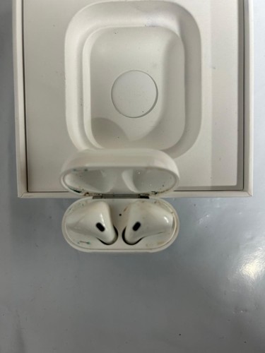 Apple AirPods 2nd Generation (VERY USED) needs cleaning - 第 3/3 張圖片
