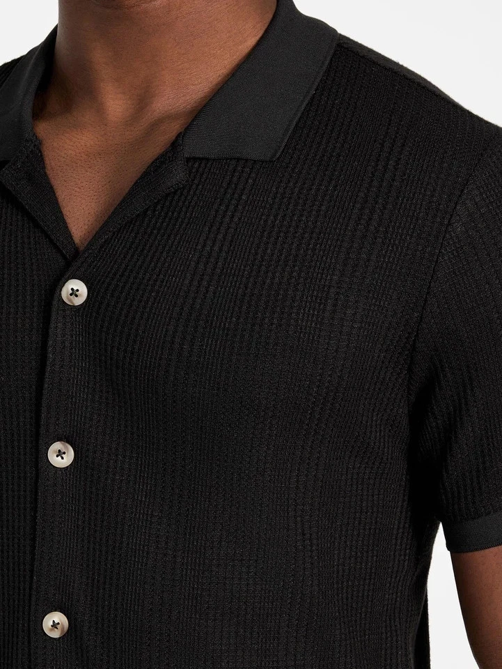 GUESS Men's Short Sleeve Joshua Soft Knit Regular Fit Shirt, Jet Black Medium - Image 3 of 4