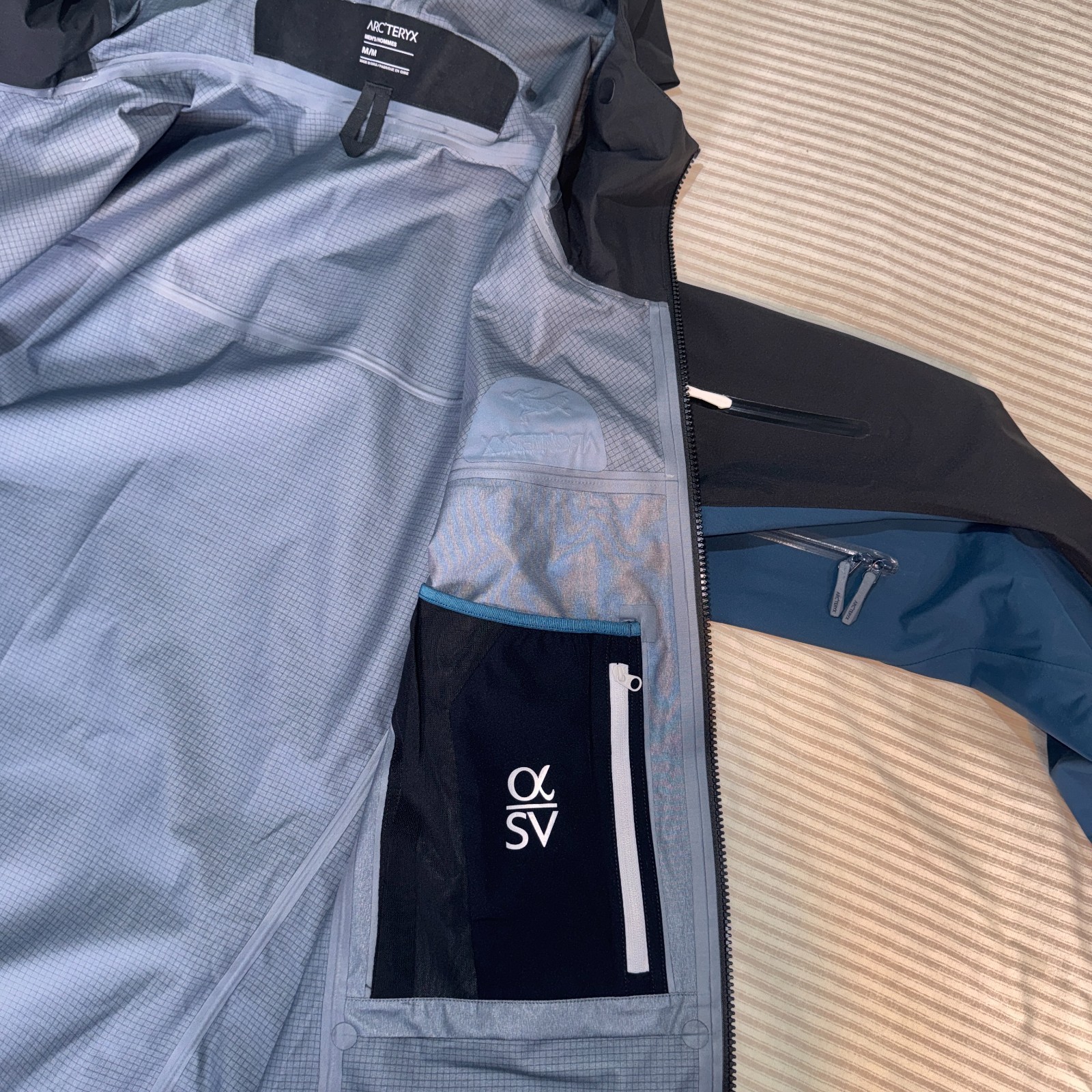 Arc’teryx Alpha SV Gore-Tex Pro Jacket Blue/Black/Loadstar MEDIUM BNWT RRP£800 image 8