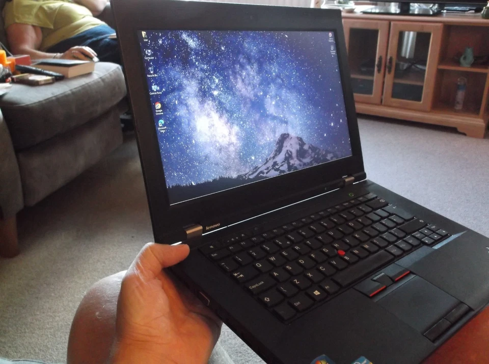 Thinkpad L430 Laptop 2.50 GHz Core i3 4GB RAM - 2 Drives - W7 Pro / Mint 22.1!! - Image 2 of 4