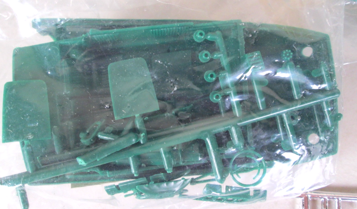 Vintage 1966 PACKARD Renwal 1/25th Car Model Kit Revival Series
