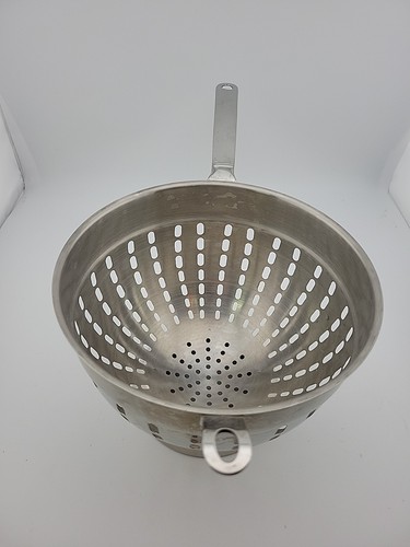ONEIDA 18/8 Stainless Steel COLANDER Basket STRAINER 7" Handle. 6" Tall X8" WIDE - Picture 3 of 8