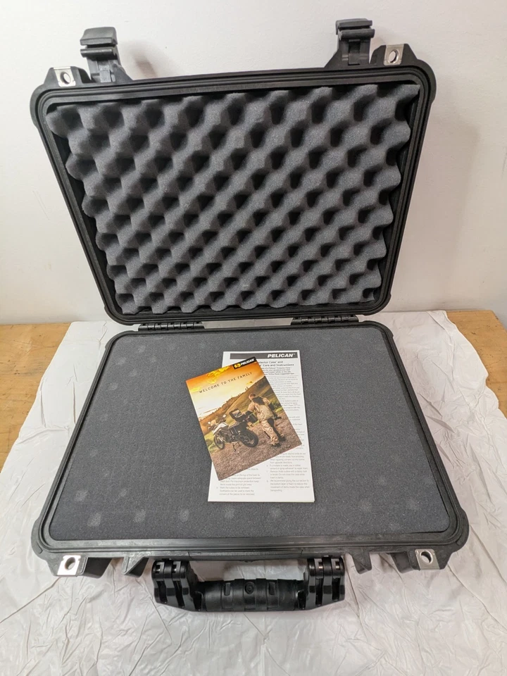 Pelican 1500 Hard Case Black w/Foam 1500-000-110 - Image 3 of 4
