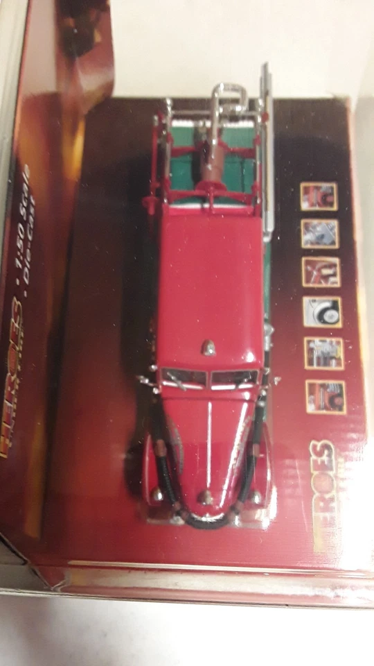 Bomba contra incendios Corgi Heroes escala 1:50 Memphis FD P Pirsch & Sons cabina sedán (BB-1 Foto 4 de 4