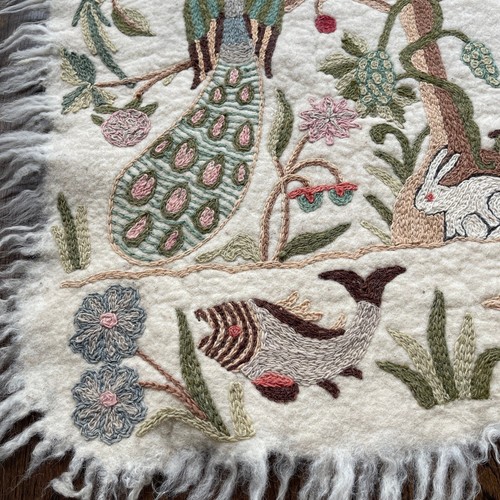 Vibrant Animal Embroidered Wool Wall Tapestry Smal Carpet Floor Fringe Edge RARE - Picture 3 of 12