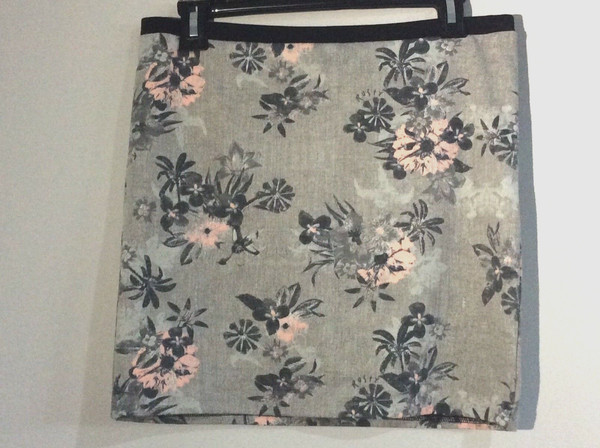 RUSTY Grey floral straight mini skirt Sz 12 Ladies