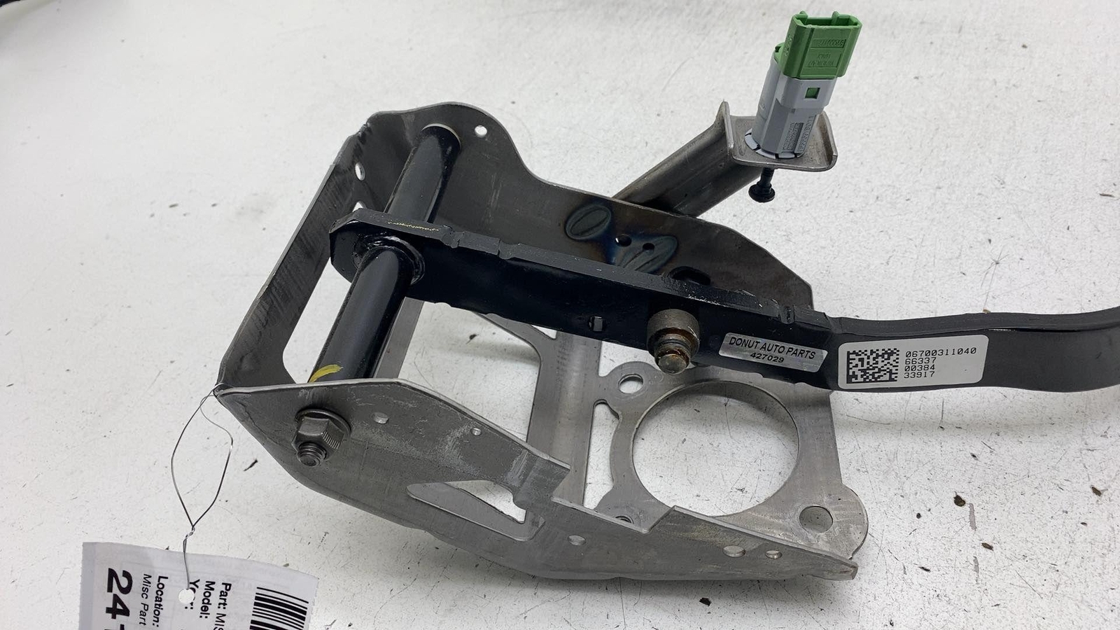 ⭕ 2017-2020 Maserati Levante Front Brake Foot Stop Pedal w/ Bracket 06700311040