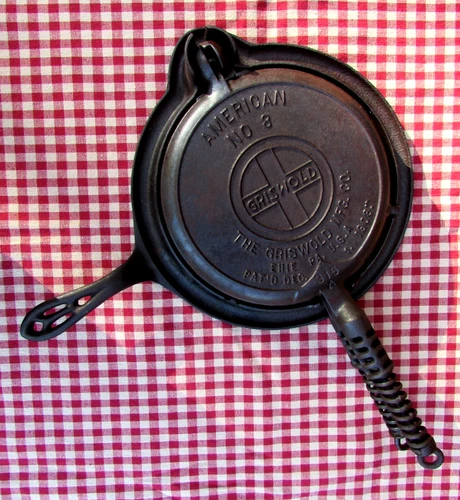 Vintage Griswold American #8 Cast Iron Waffle Maker With Base 314 A /315 B USA