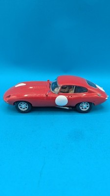 Modifizierter Jaguar E-Type mit einem Ninco Motor 1:24