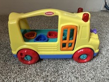A Vintage 2003 Playskool Hasbro Wheels On The School Bus with 3 Figures Working