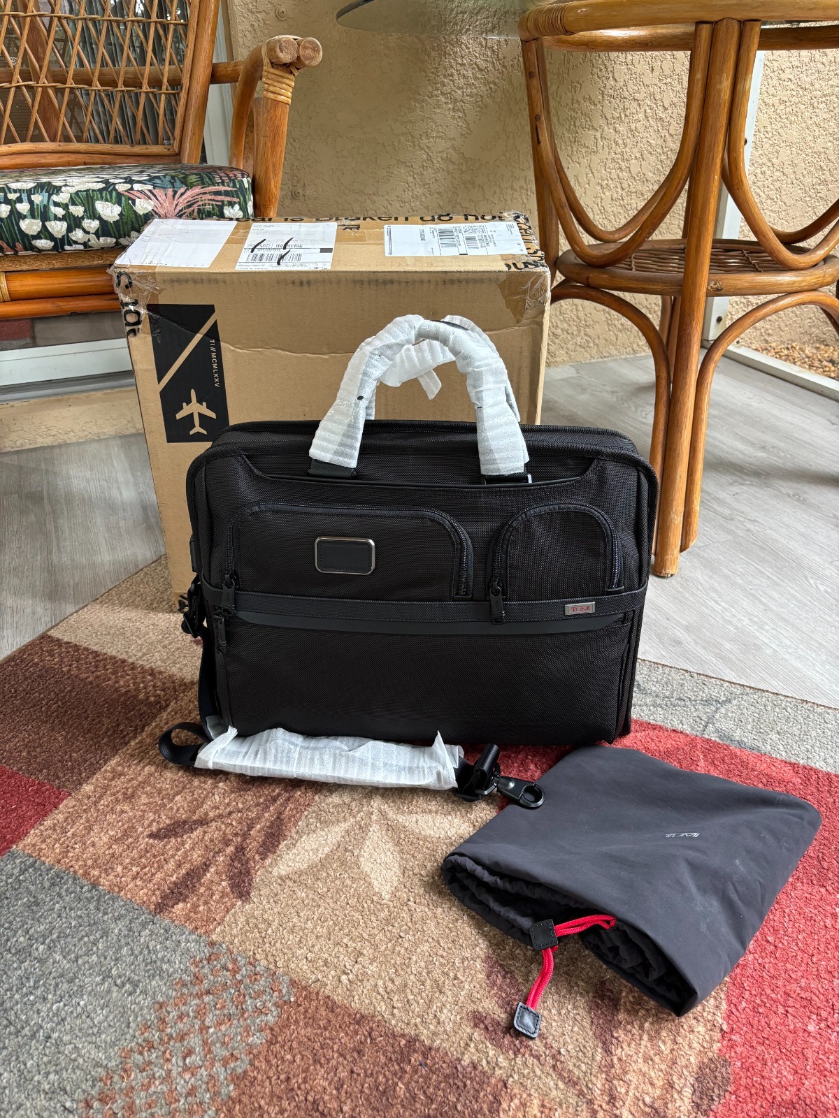 Tumi Alpha 3 Compact Large Screen Laptop Brief 17" Black 117302