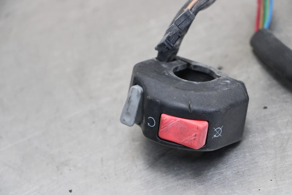 08-16 YAMAHA YZF R6 RIGHT CLIP ON HANDLE KILL OFF START SWITCH SWITCHES Foto 2 de 4