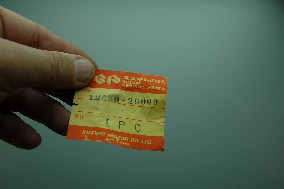 NOS GENUÍNO SUZUKI 12450-26000 VIRABREQUIM VÁLVULA EXTERNA ASSENTO TS50 TM75 TS75 FABRICANTE DE EQUIPAMENTO ORIGINAL - Imagem 2 de 4