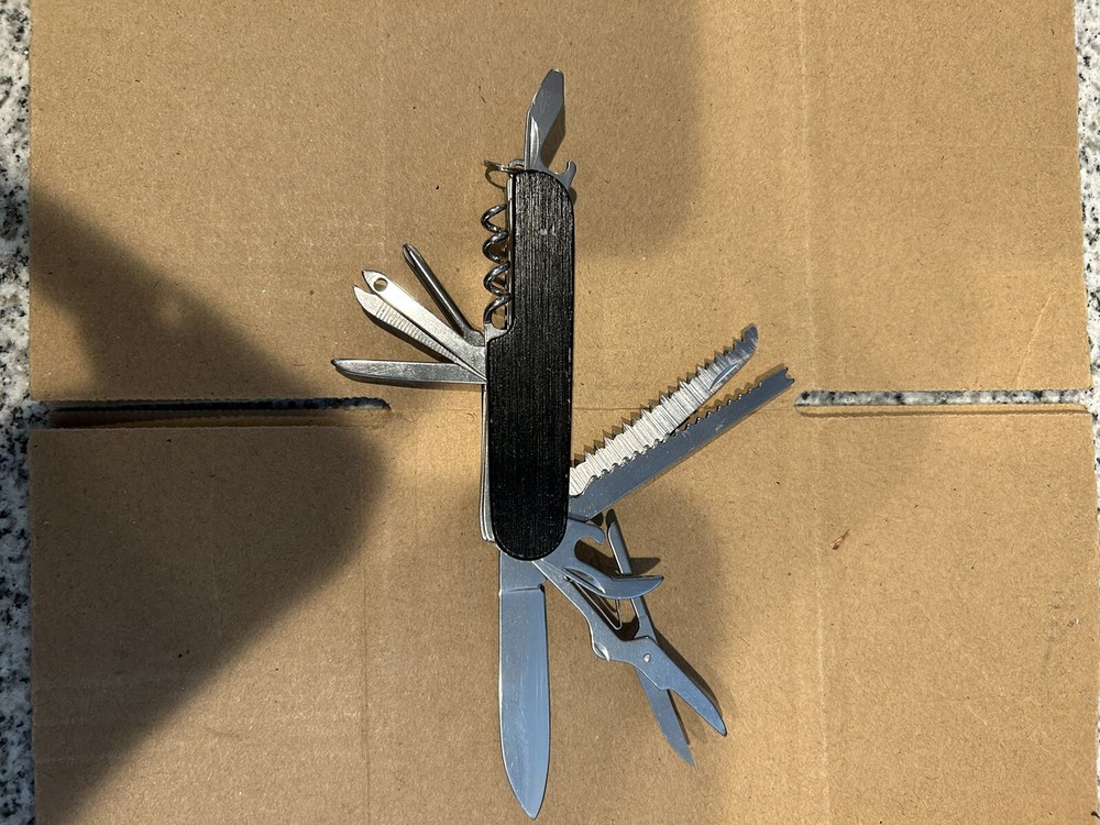 2 Used Multi-Tool Pocket Knives - Great Value Pack 2 Used Multi-Tool Pocket Knives - Great Value Pack