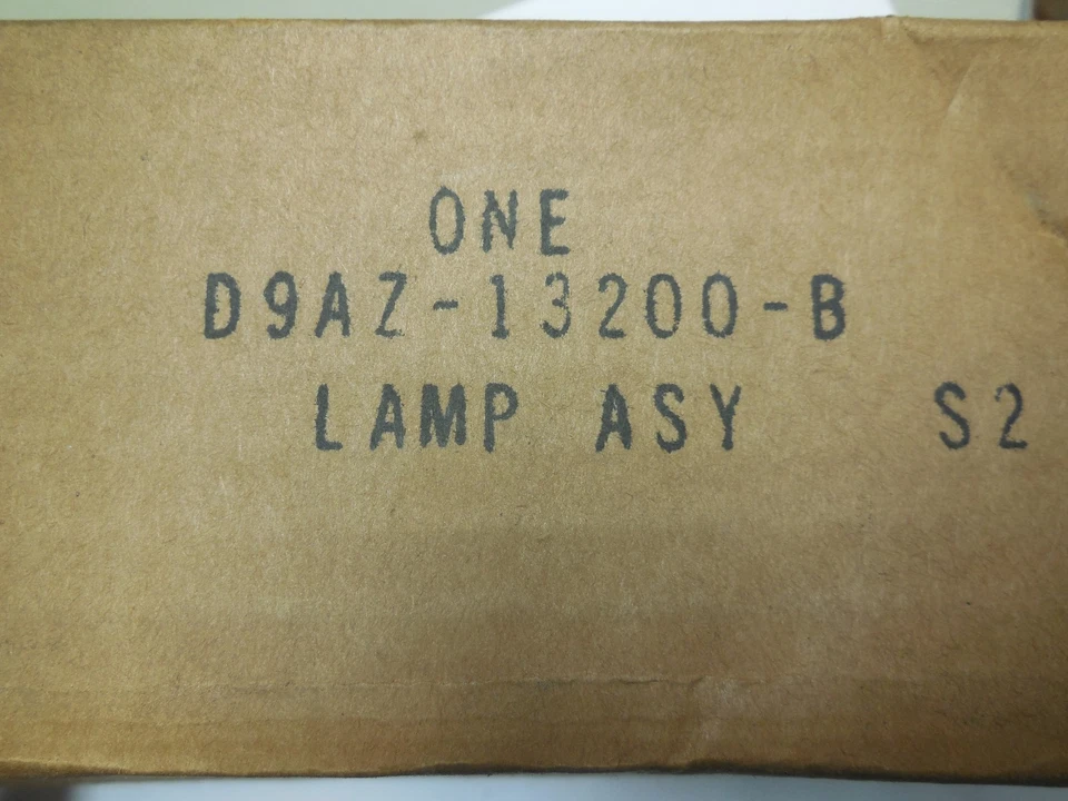 NOS 1979 1980 1981 FORD LTD LÁMPARA DE ESTACIONAMIENTO ASY RH Foto 3 de 3