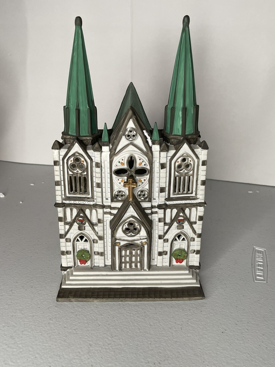 Dept 56 Christmas In The City Series The Cathedral #5962-5 Dept 56 Christmas In The City Series The Cathedral #5962-5
