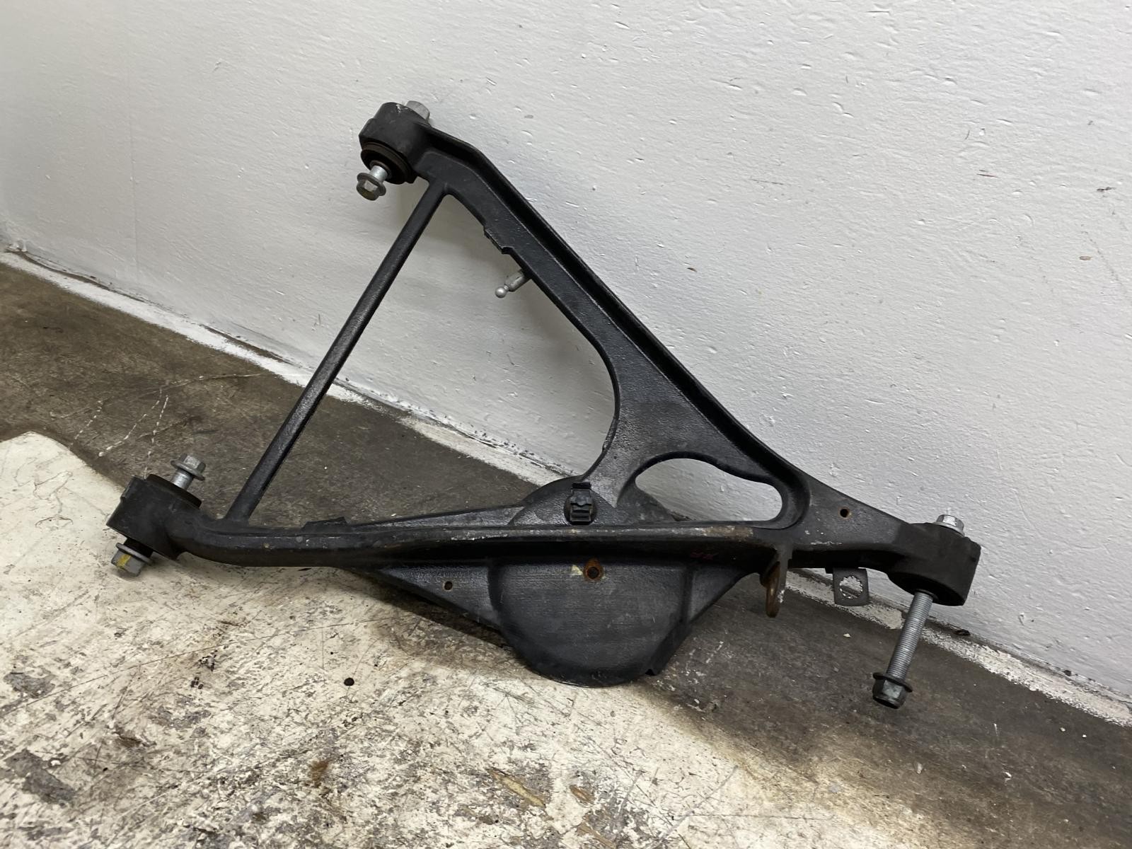 Bentley Mulsanne 2010-2020 Rear Right Lower Track P/N 3Y0511516
