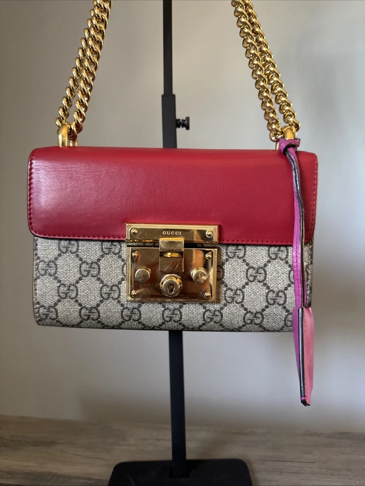 Bolso de Hombro Gucci Lona Recubierta Candado GG y Cuero Pequeño Rojo y Rosa Foto 3 de 4