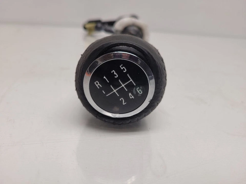 Chevrolet Cruze 2011 (1,4 L/MT) palanca de cambios *perilla de cambio usada* Foto 3 de 4