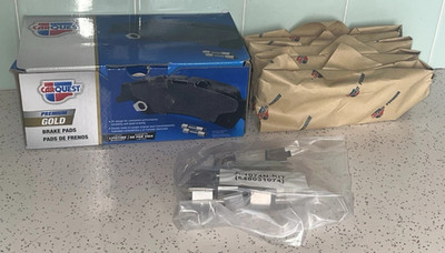 NEW Disc Brake Pad Set-Premium Gold Ceramic Front Brake Pads CARQUEST GNAD1074
