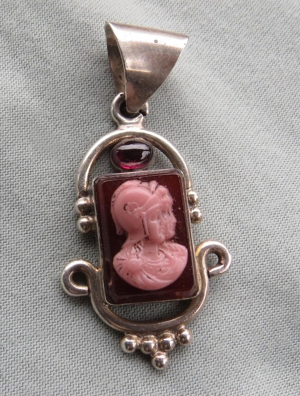 VINTAGE STERLING SILVER  MOLDED GLASS DOUBLE SOLDIER CAMEO PENDANT
