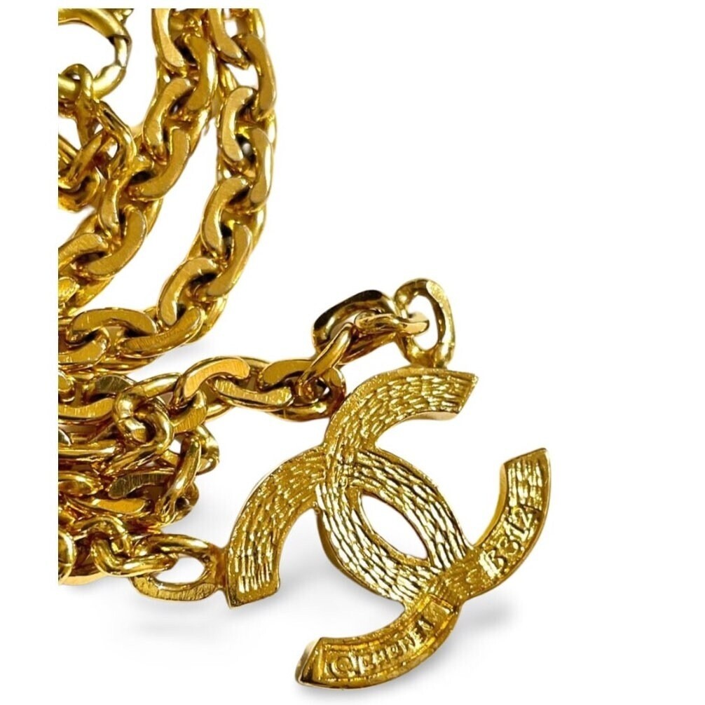 Vintage CHANEL golden chain necklace with crystal CC mark pendant