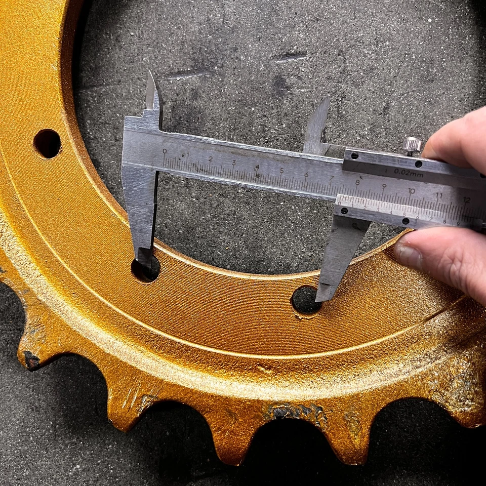 RODA DENTADA SERVE PARA YANMAR VIO30-1 VIO30-2 VIO33U VIO35-2 VIO35-3 9 FUROS - Imagem 3 de 4