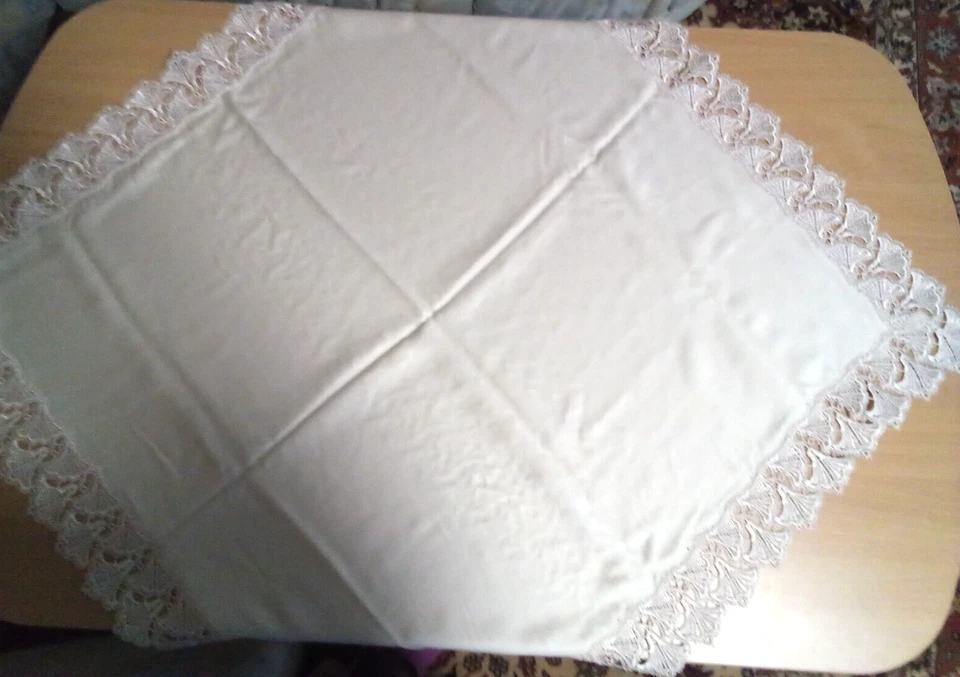 Beige Mitteldecke mit schönen Rand 85 cm x 85 cm  Tischdecke Vintage Nostalgie