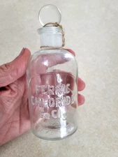 VTG. APOTHECARY BOTTLE FERRIC CHLORIDE FROSTED EMBOSSED LETTERING W/ORG. STOPPER
