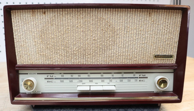 Nice Clean Used Vintage Grundig Radio AM & FM Model 98U Radio W. Germany - USA