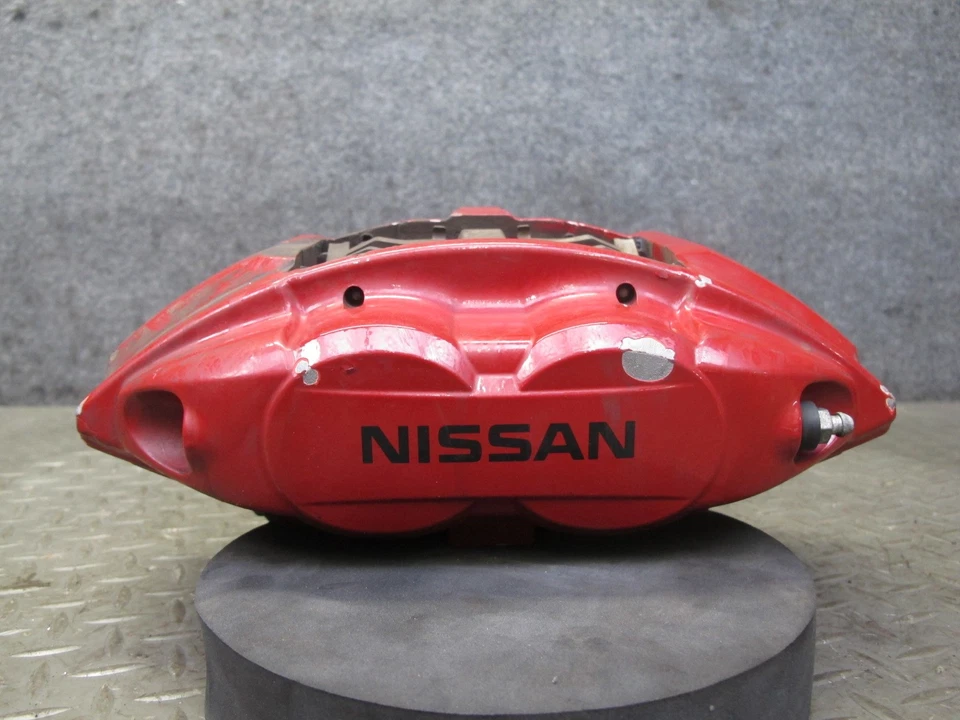 10-20 JUEGO PINZAS FRENO DELANTERO IZQUIERDO Y DERECHO NISSAN Z34 370Z AKEBONO 98K OEM Foto 4 de 4