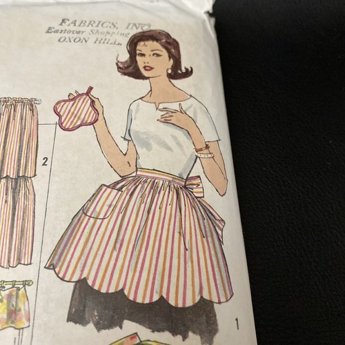 Simplicity 4215 Misses Apron , Pot Holder, Cafe & Cottage Curtain Pattern. Cut - Picture 3 of 11