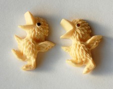 VINTAGE 2 CREAM COLORED FLAT BACK BABY CHICKS PLASTIC GLASS EYES SO CUTE