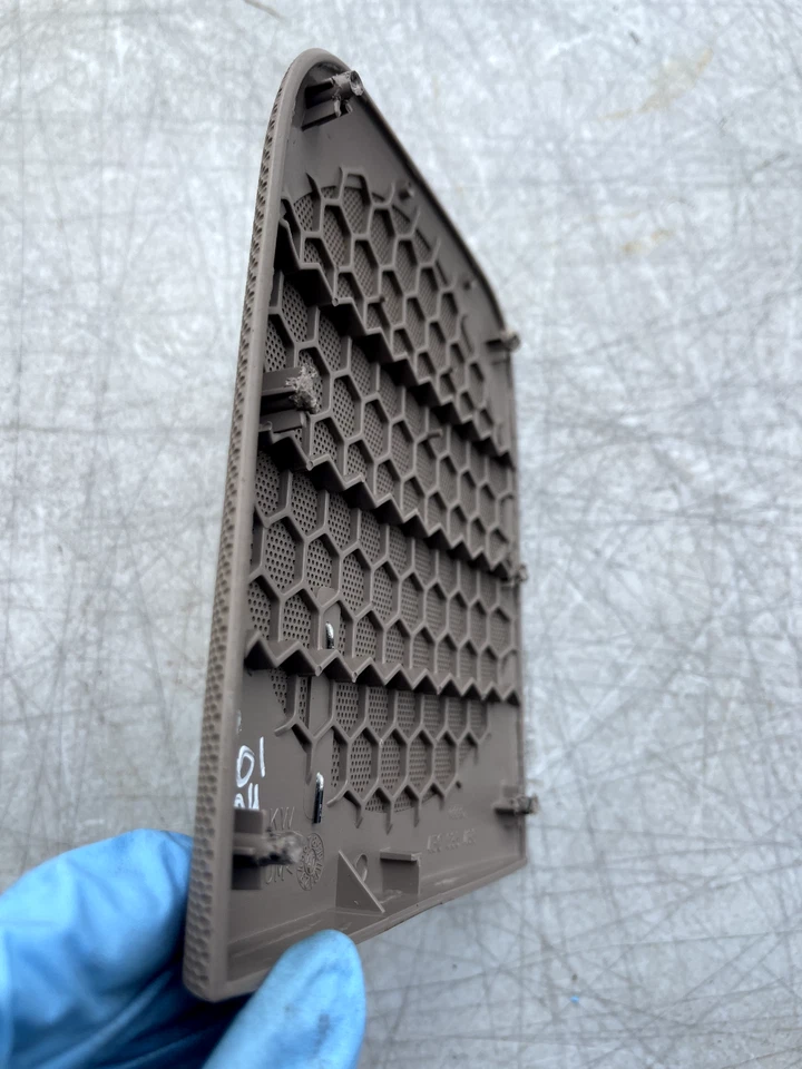 AUDI A6 2001 PANEL DE PUERTA BOSE ALTAVOZ CUBIERTA REJILLA PARTE TRASERA DERECHA - BRONCEADO OEM Foto 3 de 4