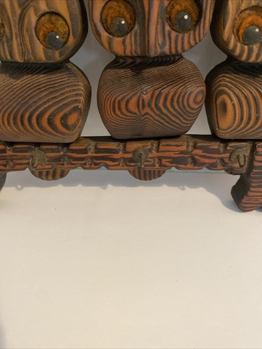 Vintage Cryptomeria gebranntes Holz geschnitzt Eulen Schlüssel Aufhänger Wandbild Mid Century - Bild 5 von 9