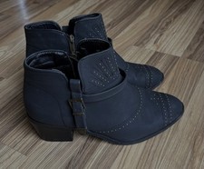 Super Cute Black Biker Boots by C.EST 1946 Tiny Brass Studs Side Zip Sz 10 W