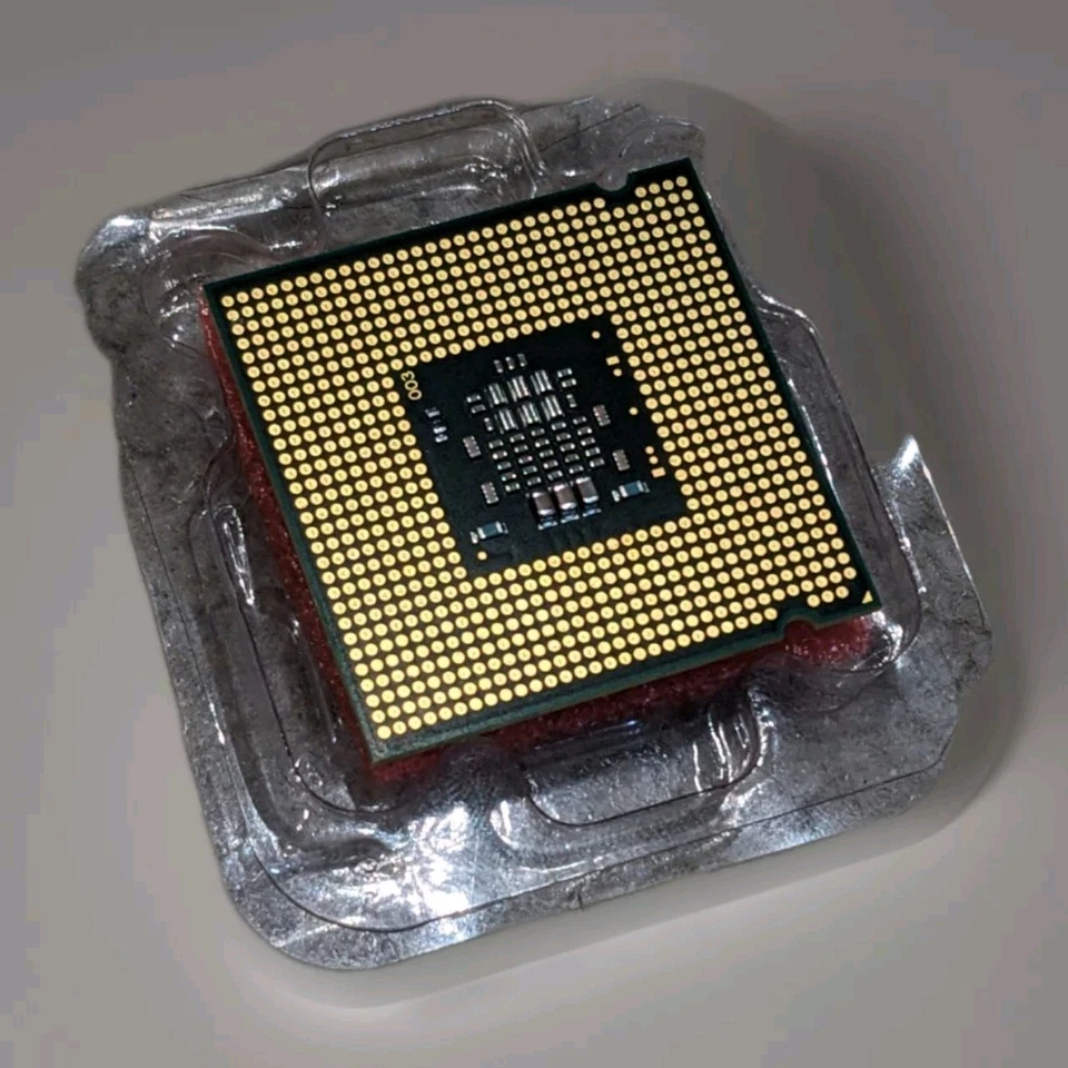 Intel Pentium E2200 dual core 2.2Ghz 1M 800 fsb LGA775 65nm SLA8X allendale m0 - Image 2 of 3