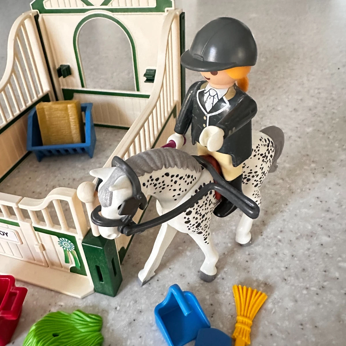 Lot Playmobil – Remise De Prix Et Centre De Soin équestre (occasion, Voir Photos)