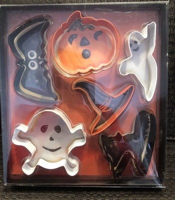 Sur La Table Holiday  Spooky  Cookie Cutters Set 6 Bat Ghost Cat Skull Pumpkin